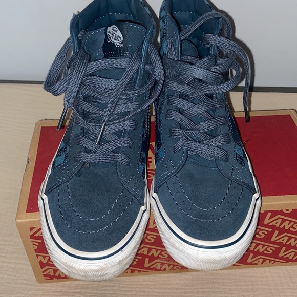 Vans - Picture 2 of 4